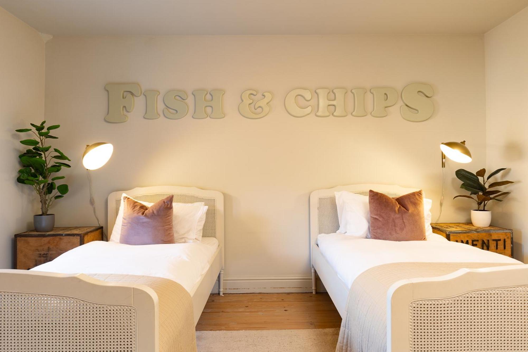 Stylish Seaside Home With King Beds And Parking Scarborough Eksteriør billede